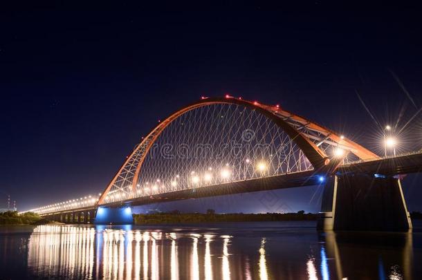 桥越过指已提到的人河反对夜.