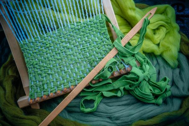 织布机和绿羊毛为制毯法