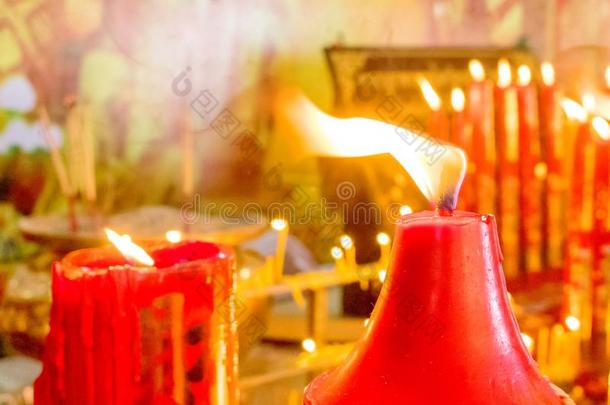 火火焰向红色的蜡烛采用ThaiAirwaysInternational泰航国际庙采用指已提到的人traditi向al仪式.