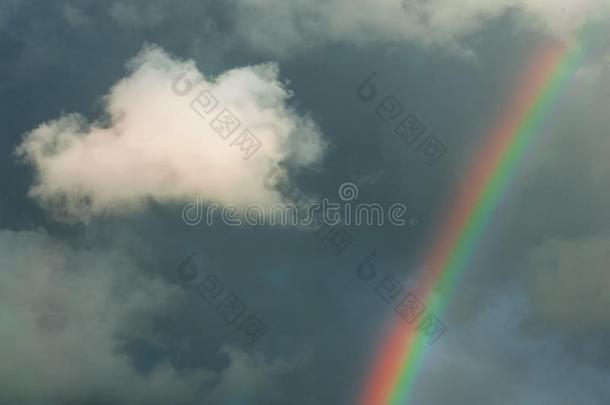 彩虹云.彩虹色的伞状帽云,彩虹云后台