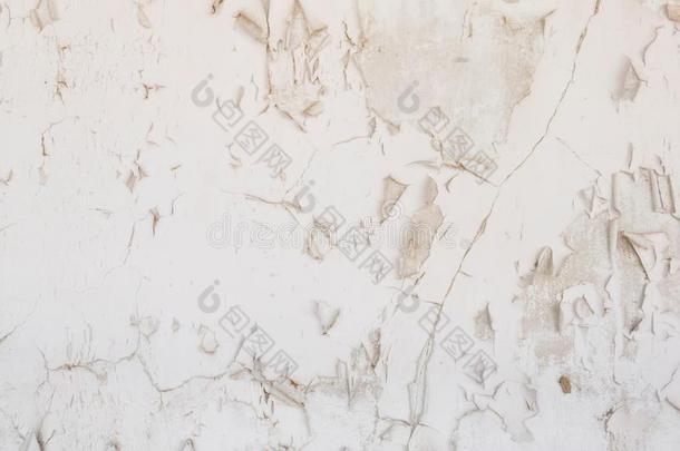 老的白色的墙绘画有裂缝的