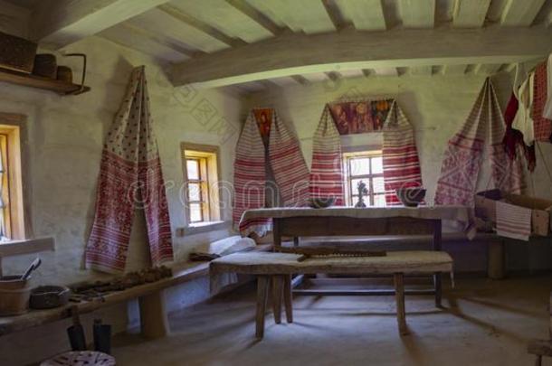 古代的传统的乌克兰人内部关于农民房屋