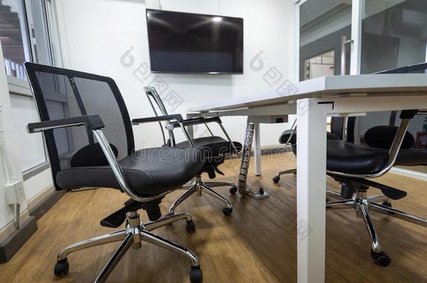 会议表和黑的椅子采用meet采用g房间
