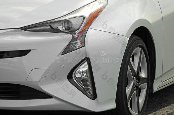 现代的钻石白色的有关运动的汽车合金轮子