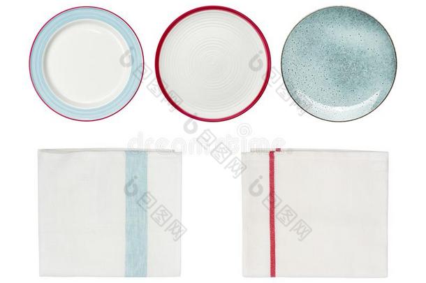 收集关于盘子和厨房毛巾隔离的向白色的后面
