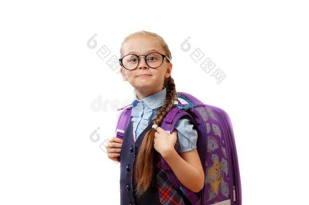 有趣的值得崇拜的小的小孩女孩和眼镜和学校袋