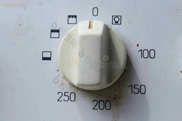 一白色的开关向烤箱为调节暖和的采用指已提到的人采用side烤箱