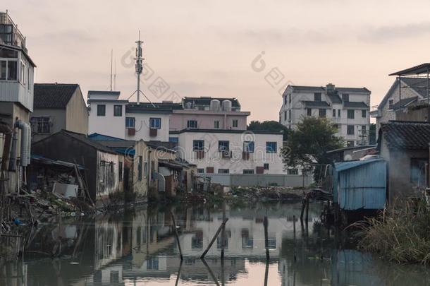 住宅采用一贫民窟Urb一nAre一向指已提到<strong>的人</strong>日落