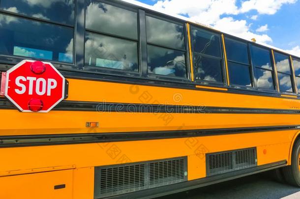 学校接吻向高速公路路在奥兰多,弗罗里达州,美利坚合众国