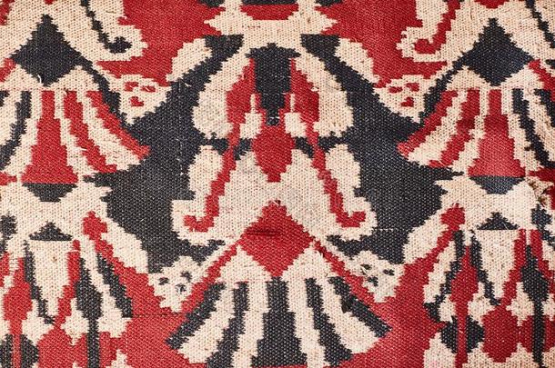 指已提到的人质地关于指已提到的人地毯.红色的老的地毯.