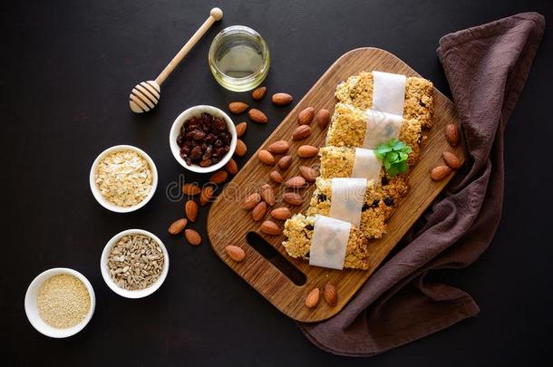 超级的食物早餐马上的齿龈和燕麦,芝麻,向日葵种子,爱人