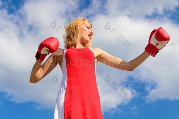 女士战士辩护她点.满意的自由的女孩拳击拳击手套