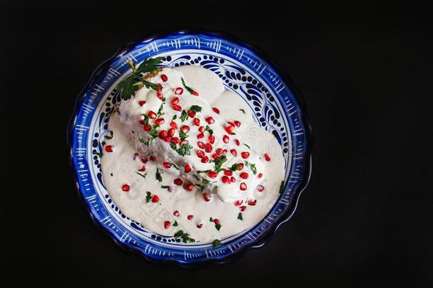 奇利斯N字诺加达传统的墨西哥人烹饪采用普埃布拉墨西哥