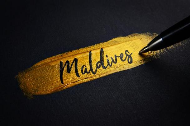 马尔代夫书法文本向金色的颜料刷子一击
