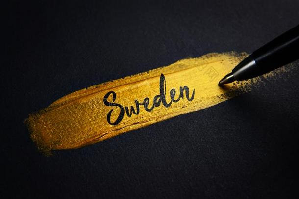瑞典<strong>书</strong>法文本向金色的颜料刷子一击