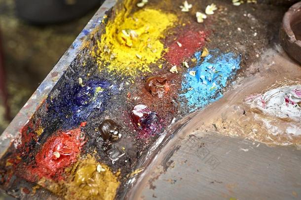调色板关于富有色彩的涂油的绘画颜料