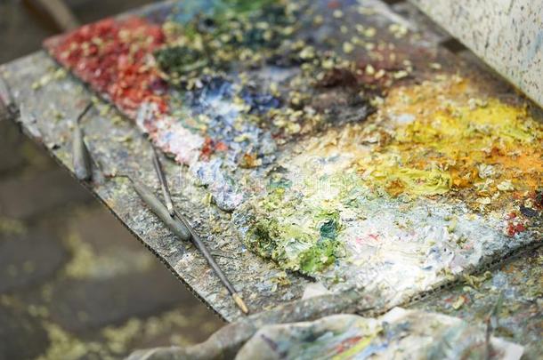 调色板关于富有色彩的涂油的绘画颜料