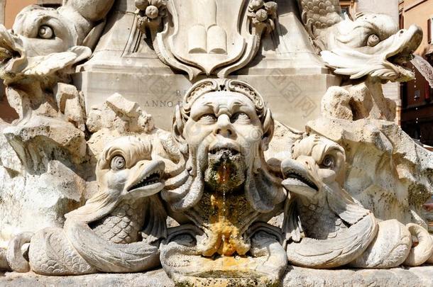 意大利人人造喷泉和水和<strong>海怪</strong>物