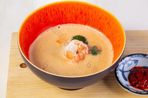 中国咖喱米粉汤面汤和对虾