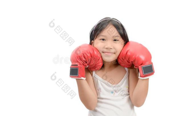 微笑女孩战斗的和红色的拳击拳击手套隔离的