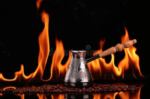 土耳其人向咖啡豆豆向一b一ckground关于火,