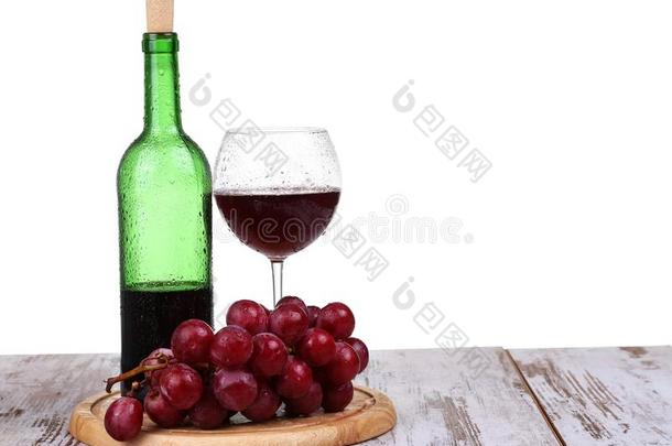 <strong>葡萄酒</strong>玻璃和红色的<strong>葡萄酒</strong>,瓶子关于<strong>葡萄酒</strong>和葡萄