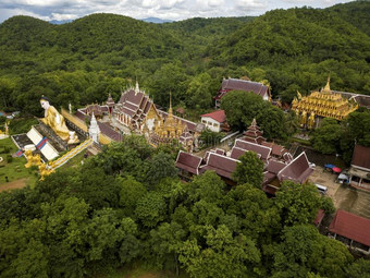 空气的看法关于佛教的庙泰国或高棉的佛教寺或僧院PovertyandHumanResourcesAbstractsdet.那个Su图片