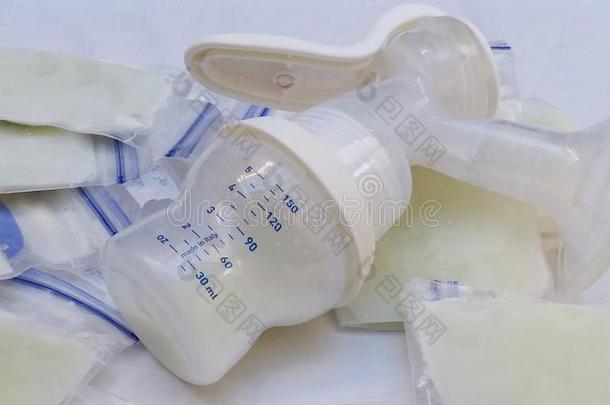 冷冻的乳房<strong>奶</strong>采用贮存袋和乳房泵