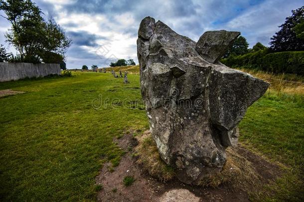 指已提到的人古代的史前的石头圆关于埃夫伯里采用威尔特郡,英语字母表的第5个字母