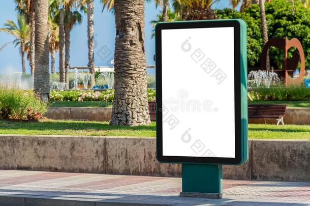 户外的广告牌广告采用海滨求助城市假雷达