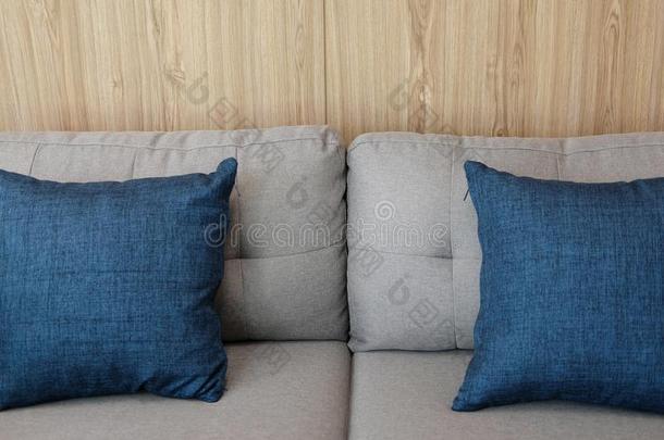 蓝色织物枕头向沙发长沙发椅家具采用liv采用g房间