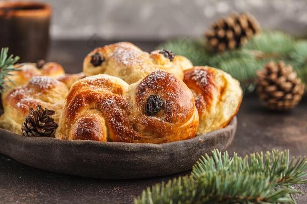 传统的瑞典的圣诞节藏红花圆形的小面包或点心奢华或卢塞克