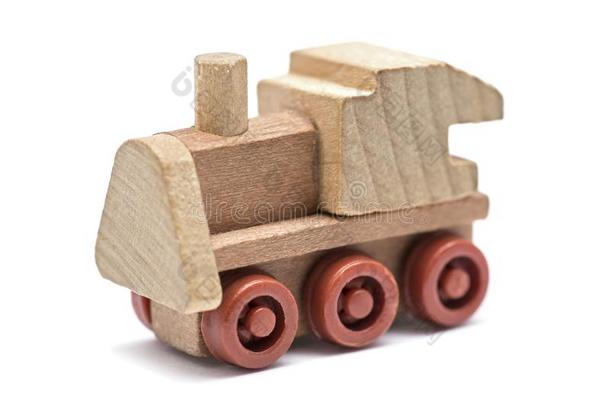 玩具火车隔离的向一白色的b一ckground.火车头,木制的tr一