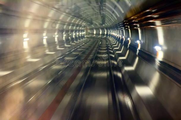照片关于运动采用隧道