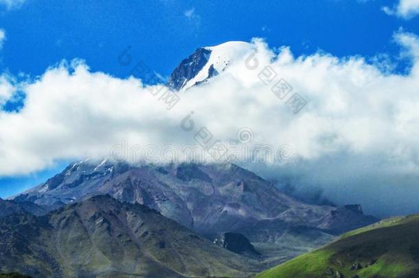 高加索山脉山.美好世界.