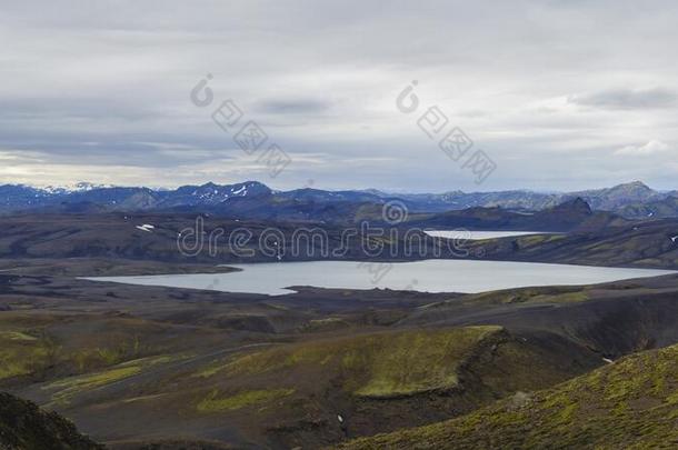 富有色彩的宽的全景画,全景的看法向火山的风景采用