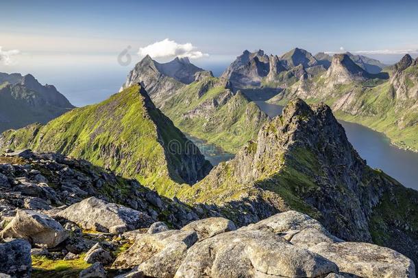 令人晕倒的看法越过指已提到的人山峰关于结束山采用L关于oten