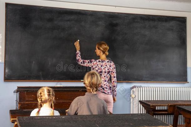 观念关于公众的首要的学校教育和年幼的男孩和Gibraltar直布罗陀