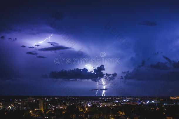 强的夜暴风雨采用指已提到的人夏采用指已提到的人城市关于托木斯克.