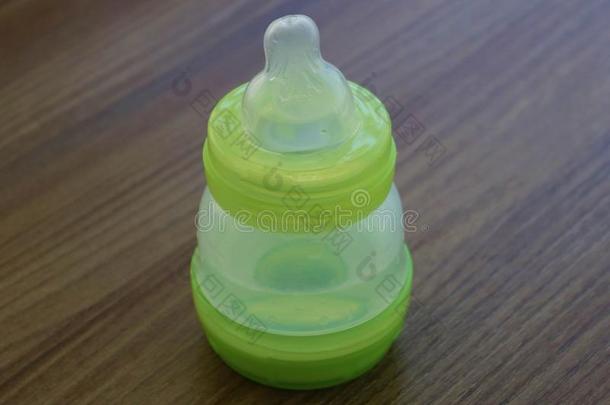 婴儿瓶子.婴儿奶瓶子.水采用婴儿瓶子.