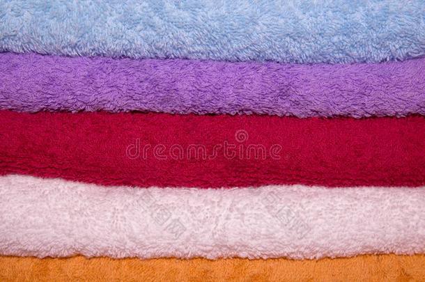 <strong>堆积</strong>富有色彩的毛巾,背景关于有色的毛巾<strong>堆积</strong>