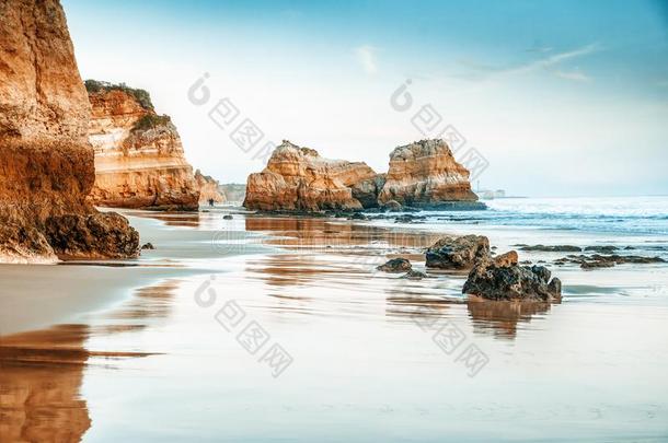 美丽的洋风景,指已提到的人海岸关于葡萄牙,指已提到的人阿尔加维征服),英语字母表的第18个字母