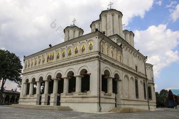 罗马尼亚人规范的<strong>家长</strong>的总教堂大都会的教堂,英语字母表的第2个字母