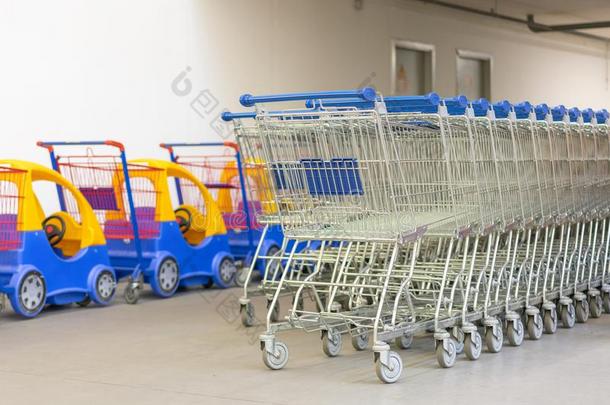 购物手推车-超级市场购物主题.行关于购物