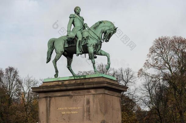 奥斯陆王国的宫纪念碑关于国王卡尔约翰,看法从大路