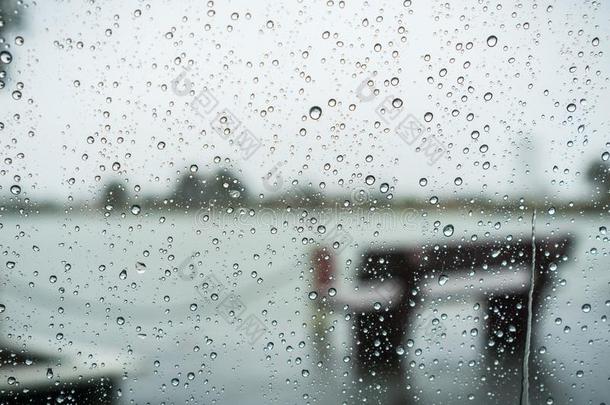 下雨的一天背景