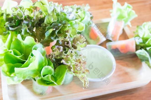 沙拉蔬菜有机的食物为健康状况准备好的为吃