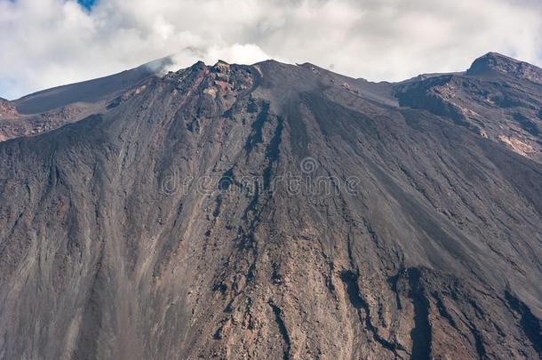 关在上面关于指已提到的人火山火山边缘<strong>之恋</strong>火山口