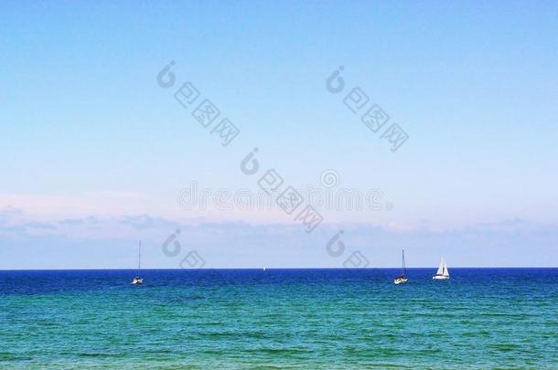 小船向指已提到的人海岸关于指已提到的人湾关于Gij向,阿斯图里亚斯.西班牙.