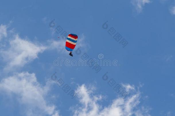 跳伞运动,业余爱好.一明亮的降落伞.